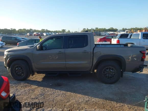 2023 Nissan Frontier Pro-X с VIN 1N6ED1EJ6PN637535, выставлен на аукционе IAAI как лот 43401089 с пробегом 32 221 миль миль и . История ставок и продаж доступна на DreamBid. Изображение 14.