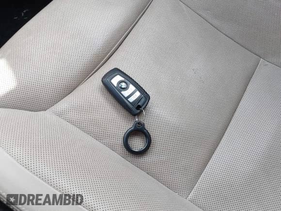 2012 BMW 5 Series 550i z VIN WBAFR9C50CDV58954, wystawiony jako IAAI lot #42768791 z przebiegiem 125 295 mil mil oraz . Historia ofert i sprzedaży dostępna na DreamBid. Obrazek 11.