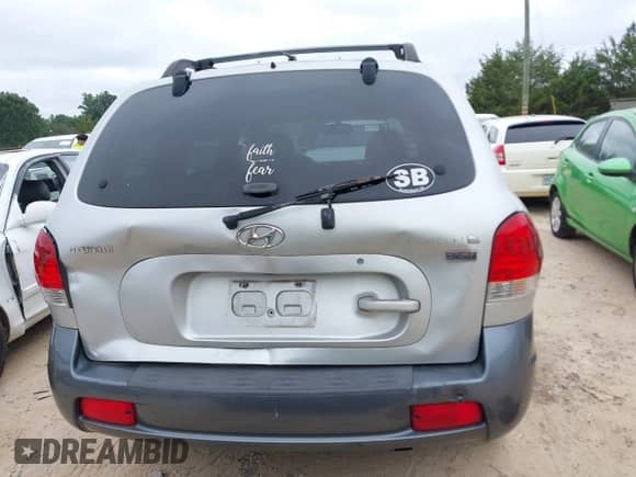 2005 Hyundai Santa Fe GLS с VIN KM8SC13E75U966113, выставлен на аукционе IAAI как лот 43020552 с пробегом 234 669 миль миль и . История ставок и продаж доступна на DreamBid. Изображение 16.
