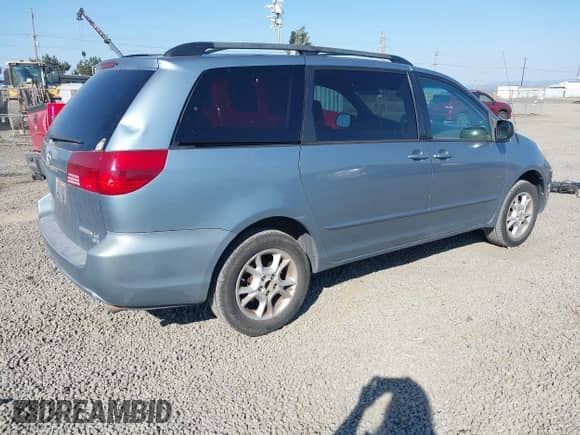 2005 Toyota Sienna LE with VIN 5TDBA23CX5S030571, listed as a IAAI auction lot 43033019 with 219,453 mi miles and . Bid and sale history available at DreamBid. Image 4.