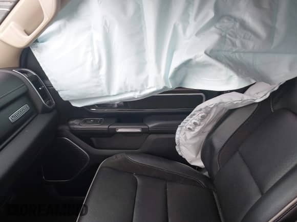 2021 Ram 1500 Laramie z VIN 1C6SRFJT1MN774221, wystawiony jako IAAI lot #42505708 z przebiegiem 48 645 mil mil oraz . Historia ofert i sprzedaży dostępna na DreamBid. Obrazek 5.