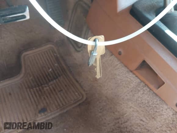 1989 Chevrolet Blazer z VIN 1GNCT18Z0K0179602, wystawiony jako IAAI lot #42535676 z przebiegiem 137 955 mil mil oraz . Historia ofert i sprzedaży dostępna na DreamBid. Obrazek 11.