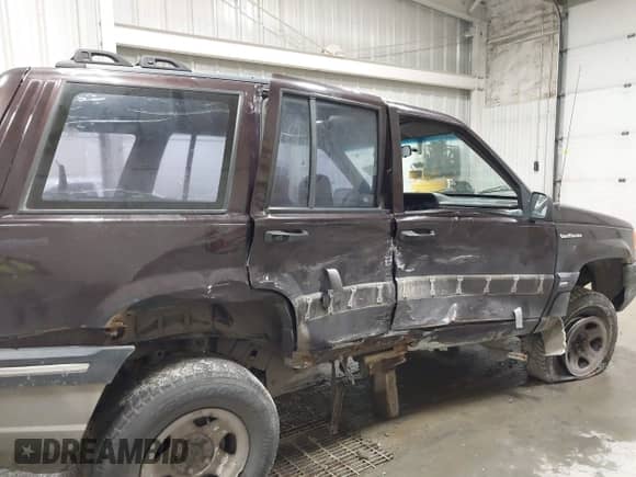 1993 Jeep Grand Cherokee with VIN 1J4GZ68S6PC579995, listed as a IAAI auction lot 43282637 with 172,681 mi miles and . Bid and sale history available at DreamBid. Image 6.