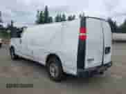 2013 Chevrolet Express Cargo z VIN 1GCWGGBA9D1163007, wystawiony jako IAAI lot #42438809 z przebiegiem Nie podano mil oraz . Historia ofert i sprzedaży dostępna na DreamBid. Obrazek 3.