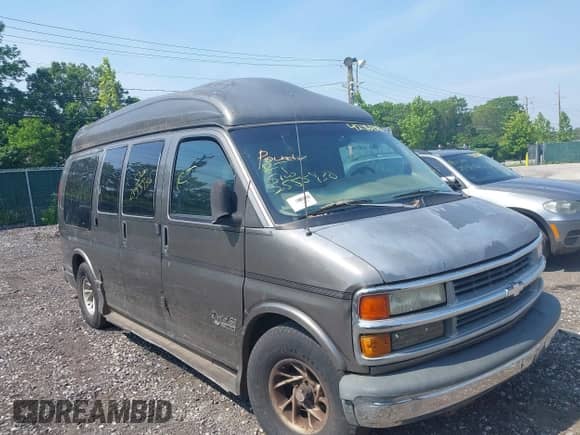 1999 Chevrolet Express z VIN 1GBFG15R2X1071275, wystawiony jako IAAI lot #42464365 z przebiegiem Nie podano mil oraz . Historia ofert i sprzedaży dostępna na DreamBid. Obrazek 1.