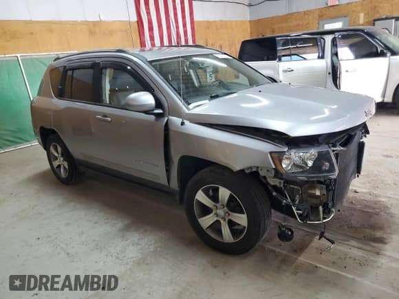 2016 Jeep Compass Latitude with VIN 1C4NJDEB6GD764376, listed as a Copart auction lot 81422705 with 89,055 mi miles and Clean title. Bid and sale history available at DreamBid. Image 4.