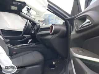 2025 Chevrolet Trax 1RS с VIN KL77LGEP1SC128461, выставлен на аукционе IAAI как лот 43269924 с пробегом 15 029 миль миль и . История ставок и продаж доступна на DreamBid. Изображение 5.