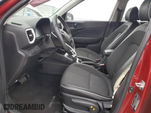 2024 Hyundai Venue Limited z VIN KMHRC8A34RU302429, wystawiony jako Copart lot #81820225 z przebiegiem 17 821 mil mil oraz Szkoda całkowita • Salvage title. Historia ofert i sprzedaży dostępna na DreamBid. Obrazek 7.