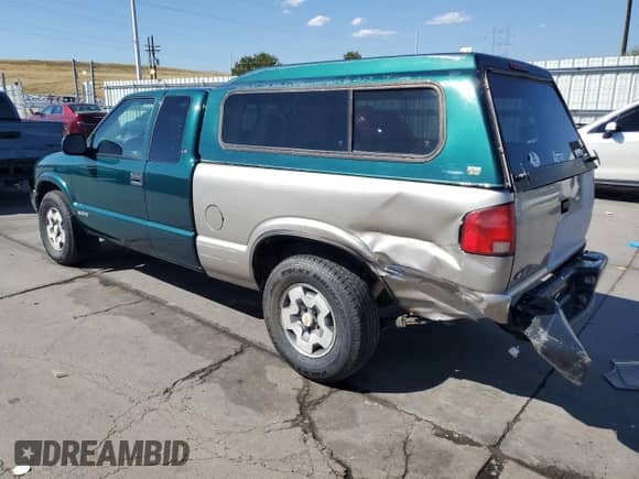 1998 Chevrolet S-10 LS with VIN 1GCDT19X3W8233475, listed as a Copart auction lot 73355824 with 211,954 mi miles and Salvage title. Bid and sale history available at DreamBid. Image 2.