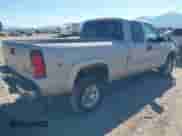 2004 Chevrolet Silverado 2500HD Work Truck z VIN 1GCHK29UX4E248716, wystawiony jako IAAI lot #43273136 z przebiegiem 174 439 mil mil oraz . Historia ofert i sprzedaży dostępna na DreamBid. Obrazek 4.