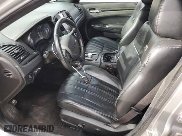 2015 Chrysler 300 S с VIN 2C3CCABG9FH898899, выставлен на аукционе Copart как лот 80381685 с пробегом 214 207 миль миль и Списание • Salvage title. История ставок и продаж доступна на DreamBid. Изображение 7.