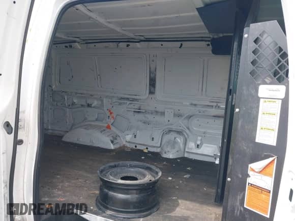 2013 Ford Econoline Cargo Commercial с VIN 1FTNE1EWXDDB31705, выставлен на аукционе IAAI как лот 43150693 с пробегом 185 730 миль миль и . История ставок и продаж доступна на DreamBid. Изображение 8.