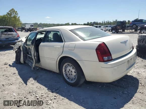 2006 Chrysler 300 with VIN 2C3KA43R96H471564, listed as a Copart auction lot 70431955 with Not provided miles and Salvage title. Bid and sale history available at DreamBid. Image 2.