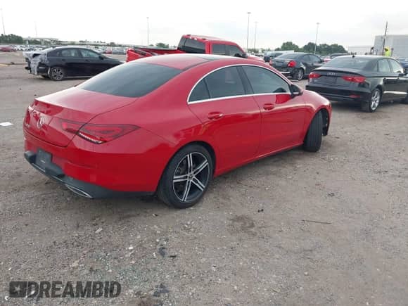 2020 Mercedes-Benz CLA 250 z VIN WDD5J4GB6LN061268, wystawiony jako IAAI lot #43109829 z przebiegiem 134 135 mil mil oraz . Historia ofert i sprzedaży dostępna na DreamBid. Obrazek 4.