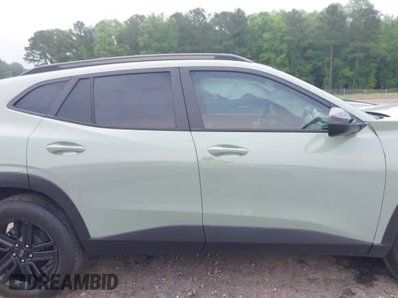 2025 Chevrolet Trax ACTIV z VIN KL77LKEP9SC126850, wystawiony jako IAAI lot #42187814 z przebiegiem 6 854 mil mil oraz . Historia ofert i sprzedaży dostępna na DreamBid. Obrazek 13.