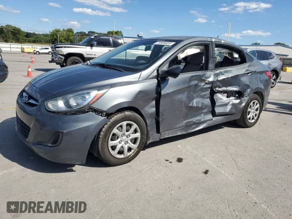2012 Hyundai Accent GLS z VIN KMHCT4AE3CU197910, wystawiony jako Copart lot #70589035 z przebiegiem 91 582 mil mil oraz Czysty tytuł • Clean title. Historia ofert i sprzedaży dostępna na DreamBid. Obrazek 1.