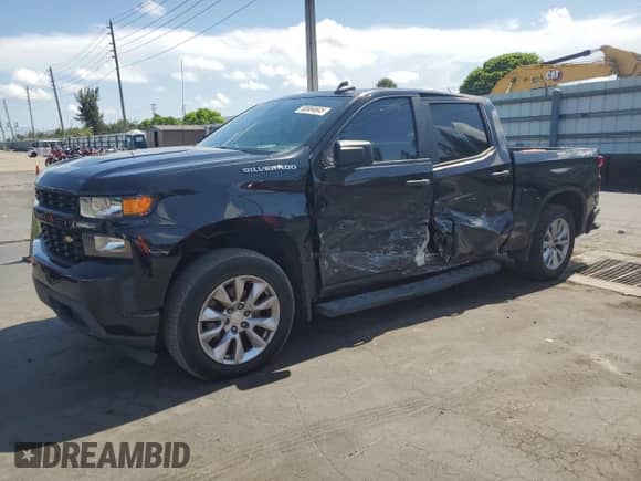 2020 Chevrolet Silverado 1500 Custom z VIN 3GCPYBEK5LG170075, wystawiony jako Copart lot #55904645 z przebiegiem 107 092 mil mil oraz Szkoda całkowita • Salvage title. Historia ofert i sprzedaży dostępna na DreamBid. Obrazek 1.