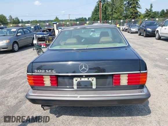 1984 Mercedes-Benz 500 с VIN WDB1260441A072618, выставлен на аукционе IAAI как лот 42543069 с пробегом 109 091 миль миль и . История ставок и продаж доступна на DreamBid. Изображение 16.