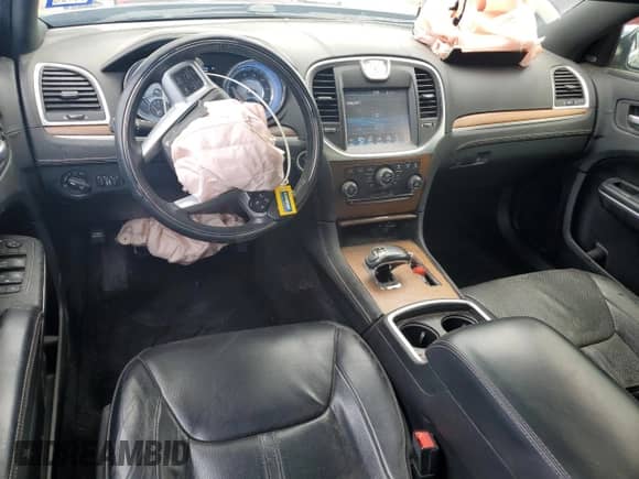 2014 Chrysler 300 C John Varvatos Luxury Edition с VIN 2C3CCADG1EH303863, выставлен на аукционе Copart как лот 87697235 с пробегом 101 877 миль миль и Списание • Salvage title. История ставок и продаж доступна на DreamBid. Изображение 8.