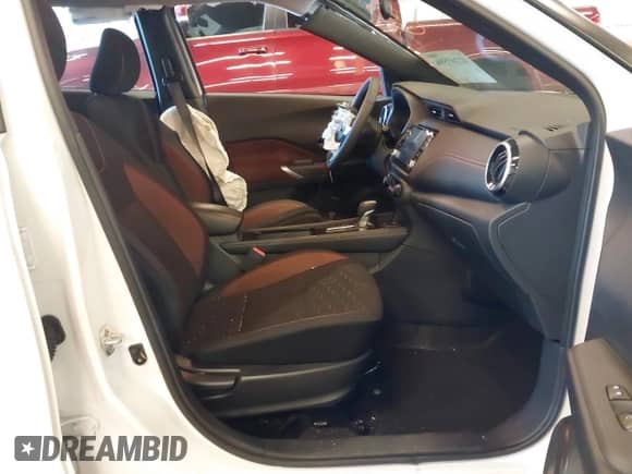 2024 Nissan Kicks SR с VIN 3N1CP5DV6RL560300, выставлен на аукционе IAAI как лот 42207596 с пробегом 7 423 миль миль и . История ставок и продаж доступна на DreamBid. Изображение 5.