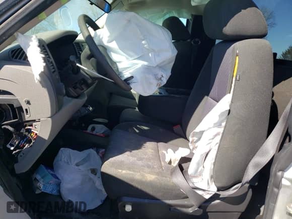 2013 Chevrolet Silverado 1500 Work Truck z VIN 1GCNCPEX3DZ207639, wystawiony jako Copart lot #46186205 z przebiegiem 90 411 mil mil oraz Szkoda całkowita • Salvage title. Historia ofert i sprzedaży dostępna na DreamBid. Obrazek 7.