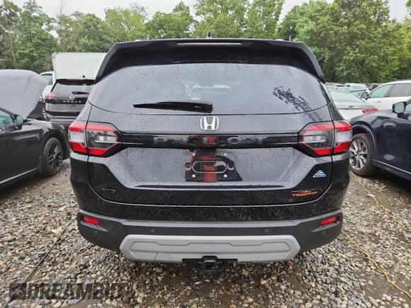 2025 Honda Pilot TrailSport with VIN 5FNYG1H62SB075946, listed as a Copart auction lot 66375525 with 4,720 mi miles and Salvage title. Bid and sale history available at DreamBid. Image 6.