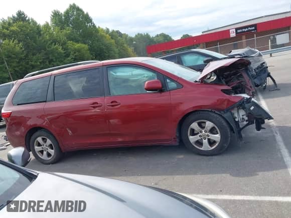 2015 Toyota Sienna LE with VIN 5TDKK3DC4FS673744, listed as a IAAI auction lot 43096267 with 170,490 mi miles and . Bid and sale history available at DreamBid. Image 14.