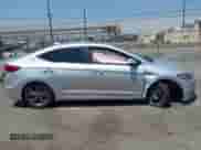 2018 Hyundai Elantra Value Edition z VIN 5NPD84LF4JH329600, wystawiony jako IAAI lot #42971721 z przebiegiem 61 805 mil mil oraz . Historia ofert i sprzedaży dostępna na DreamBid. Obrazek 13.