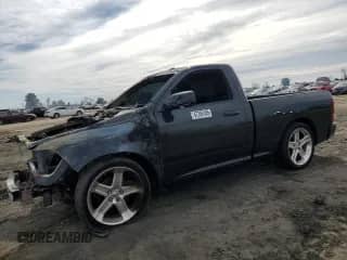 2014 Ram 1500 Express z VIN 3C6JR6ATXEG100767, wystawiony jako Copart lot #47395105 z przebiegiem Nie podano mil oraz Nie do naprawy • Non repairable. Historia ofert i sprzedaży dostępna na DreamBid. Obrazek 1.