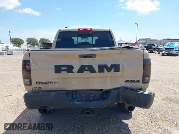 2017 Ram 1500 Rebel z VIN 1C6RR7YT8HS619828, wystawiony jako IAAI lot #42873979 z przebiegiem 136 471 mil mil oraz . Historia ofert i sprzedaży dostępna na DreamBid. Obrazek 17.