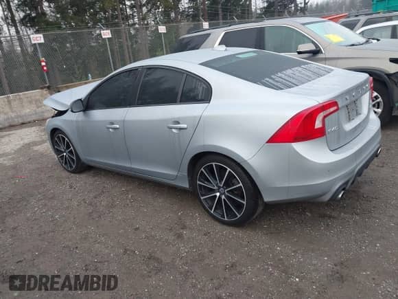 2018 Volvo S60 Dynamic с VIN YV140MTL8J2465284, выставлен на аукционе IAAI как лот 41301104 с пробегом 107 227 миль миль и . История ставок и продаж доступна на DreamBid. Изображение 3.