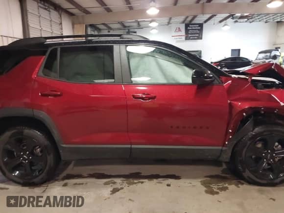 2025 Chevrolet Equinox FWD LT z VIN 3GNAXHEG8SL103975, wystawiony jako IAAI lot #41558699 z przebiegiem 10 522 mil mil oraz . Historia ofert i sprzedaży dostępna na DreamBid. Obrazek 13.