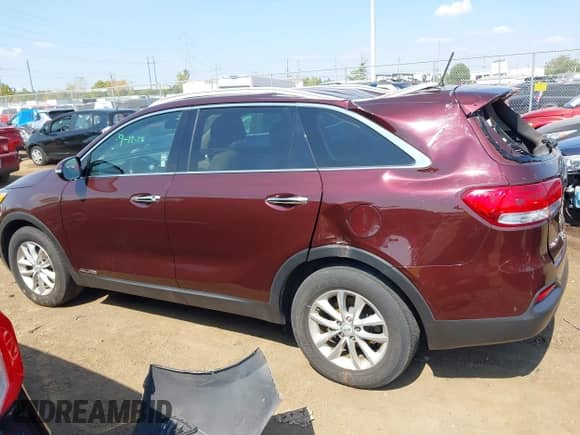 2017 Kia Sorento LX z VIN 5XYPGDA54HG334193, wystawiony jako IAAI lot #43246955 z przebiegiem 133 519 mil mil oraz . Historia ofert i sprzedaży dostępna na DreamBid. Obrazek 14.