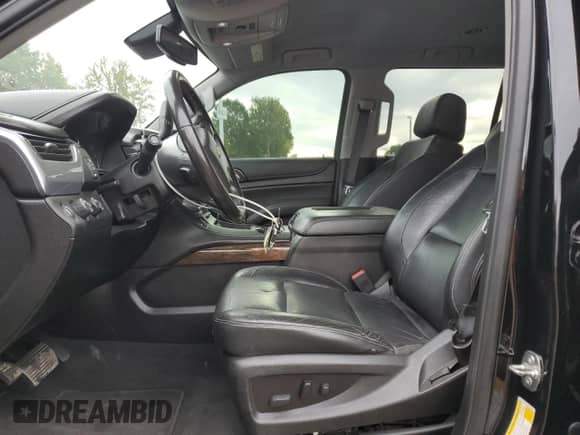 2019 Chevrolet Suburban LT с VIN 1GNSKHKC4KR140812, выставлен на аукционе Copart как лот 80847375 с пробегом 176 408 миль миль и Списание • Salvage title. История ставок и продаж доступна на DreamBid. Изображение 7.