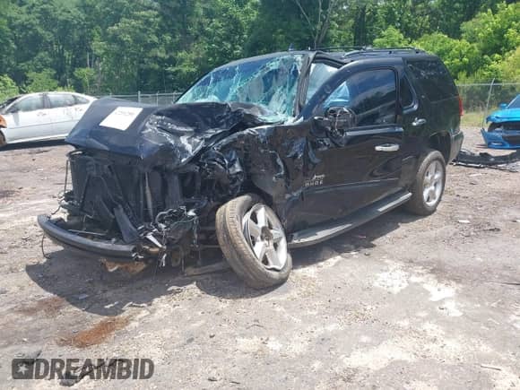 2013 Chevrolet Tahoe LT with VIN 1GNSCBE09DR366696, listed as a IAAI auction lot 42201250 with 199,105 mi miles and . Bid and sale history available at DreamBid. Image 18.