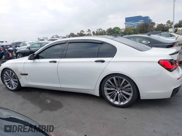 2013 BMW 7 Series 750Li xDrive с VIN WBAYF8C5XDD139832, выставлен на аукционе IAAI как лот 42110322 с пробегом 149 453 миль миль и . История ставок и продаж доступна на DreamBid. Изображение 14.