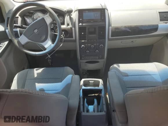 2010 Dodge Grand Caravan Crew с VIN 2D4RN6DX2AR490194, выставлен на аукционе Copart как лот 63860235 с пробегом 148 612 миль миль и Списание • Salvage title. История ставок и продаж доступна на DreamBid. Изображение 8.