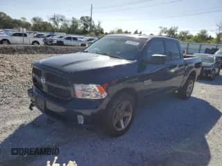2018 Ram 1500 Tradesman z VIN 3C6RR6KG5JG234407, wystawiony jako Copart lot #86829365 z przebiegiem 85 345 mil mil oraz Szkoda całkowita • Salvage title. Historia ofert i sprzedaży dostępna na DreamBid. Obrazek 1.