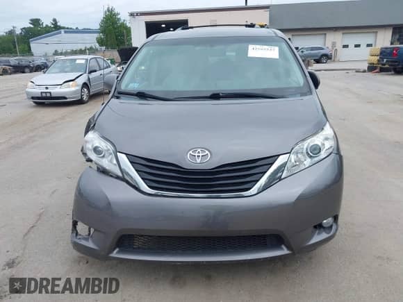 2013 Toyota Sienna LE z VIN 5TDJK3DC6DS053616, wystawiony jako IAAI lot #42555537 z przebiegiem 215 290 mil mil oraz . Historia ofert i sprzedaży dostępna na DreamBid. Obrazek 12.