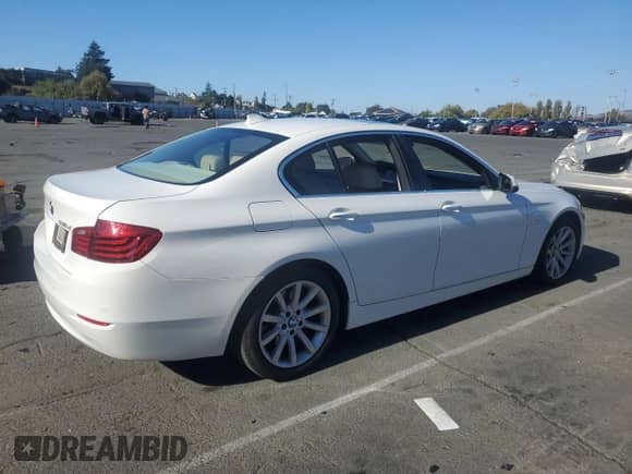 2014 BMW 5 Series 535d z VIN WBAXA5C55ED690650, wystawiony jako Copart lot #85730865 z przebiegiem 95 459 mil mil oraz Czysty tytuł • Clean title. Historia ofert i sprzedaży dostępna na DreamBid. Obrazek 3.