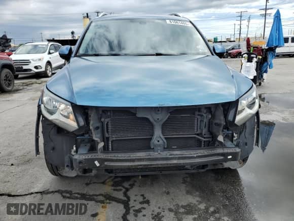 2017 Volkswagen Tiguan Wolfsburg Edition с VIN WVGRV7AX7HK003017, выставлен на аукционе Copart как лот 81061405 с пробегом 82 107 миль миль и Списание • Salvage title. История ставок и продаж доступна на DreamBid. Изображение 5.