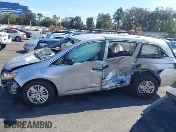 2014 Honda Odyssey LX с VIN 5FNRL5H22EB038114, выставлен на аукционе IAAI как лот 43045988 с пробегом Не указан миль и . История ставок и продаж доступна на DreamBid. Изображение 14.