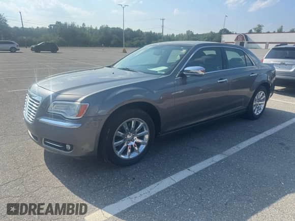 2012 Chrysler 300 Limited z VIN 2C3CCACG7CH243246, wystawiony jako Copart lot #65309925 z przebiegiem 93 467 mil mil oraz Czysty tytuł • Clean title. Historia ofert i sprzedaży dostępna na DreamBid. Obrazek 2.