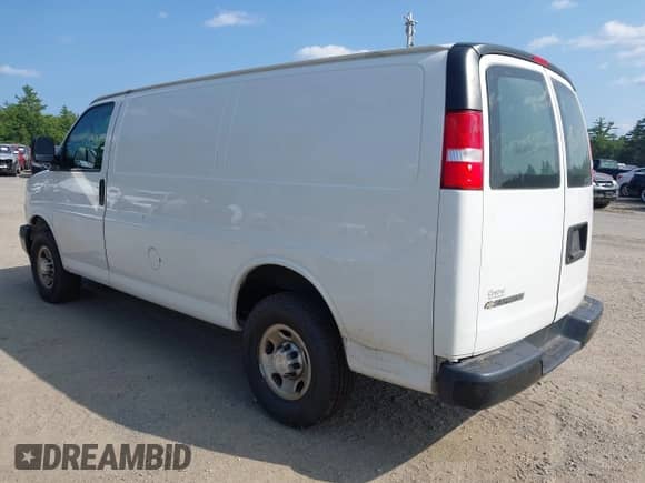 2018 Chevrolet Express Cargo z VIN 1GCWGAFP6J1304221, wystawiony jako IAAI lot #42526654 z przebiegiem 204 808 mil mil oraz . Historia ofert i sprzedaży dostępna na DreamBid. Obrazek 3.