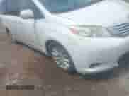 2014 Toyota Sienna XLE с VIN 5TDYK3DC2ES517663, выставлен на аукционе IAAI как лот 42171862 с пробегом 143 447 миль миль и . История ставок и продаж доступна на DreamBid. Изображение 18.