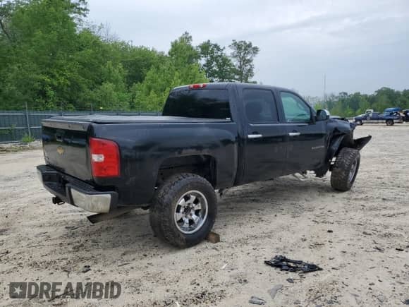 2011 Chevrolet Silverado 1500 LTZ with VIN 3GCPKTE25BG156814, listed as a Copart auction lot 59096265 with 210,404 mi miles and Salvage title. Bid and sale history available at DreamBid. Image 3.