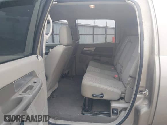 2007 Dodge 1500 SLT z VIN 3D7KR19D17G809058, wystawiony jako IAAI lot #41558278 z przebiegiem 163 346 mil mil oraz . Historia ofert i sprzedaży dostępna na DreamBid. Obrazek 8.