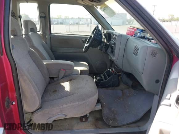 1995 Chevrolet S-10 LS с VIN 1GCCS19Z5S8155579, выставлен на аукционе IAAI как лот 42070596 с пробегом 251 621 миль миль и . История ставок и продаж доступна на DreamBid. Изображение 5.