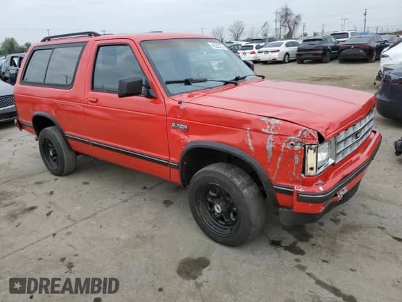 1988 Chevrolet Blazer с VIN 1GNCS18Z8J8200764, выставлен на аукционе Copart как лот 50817265 с пробегом 189 131 миль миль и Списание • Salvage title. История ставок и продаж доступна на DreamBid. Изображение 4.