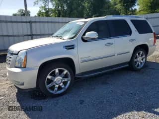 2010 Cadillac Escalade with VIN 1GYUCEEJ1AR223548, listed as a Copart auction lot 54448575 with 122,919 mi miles and Clean title. Bid and sale history available at DreamBid. Image 1.